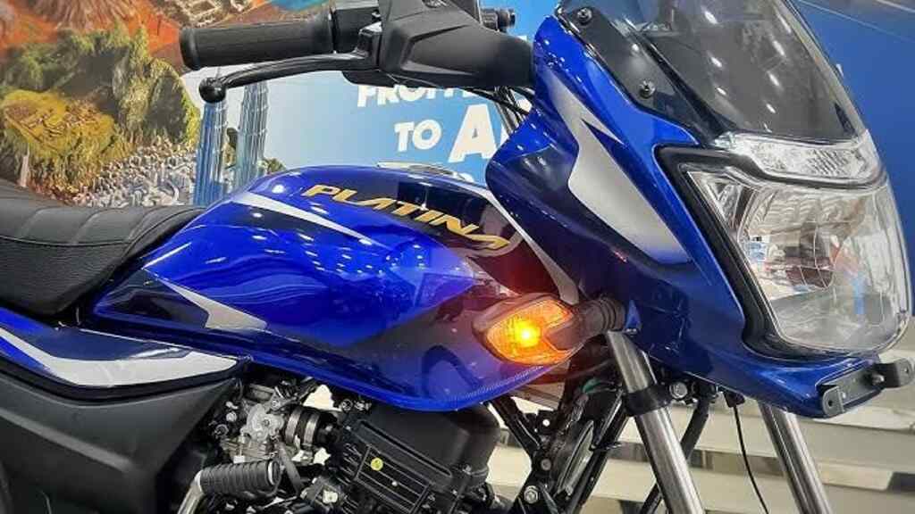 70kmpl माइलेज के साथ तहलका मचा रही Bajaj Platina 110 बाइक, फीचर्स सुनकर उड़ जाएंगे होश 